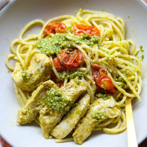 Pasta pesto met kip bij Helemaal Zen